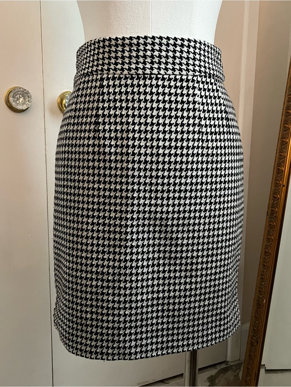 Banana Republic houndstooth skirt